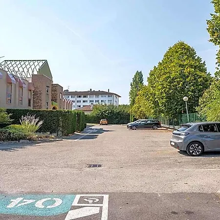 Est 2* Annemasse