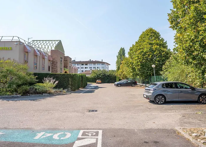 Est 2* Annemasse